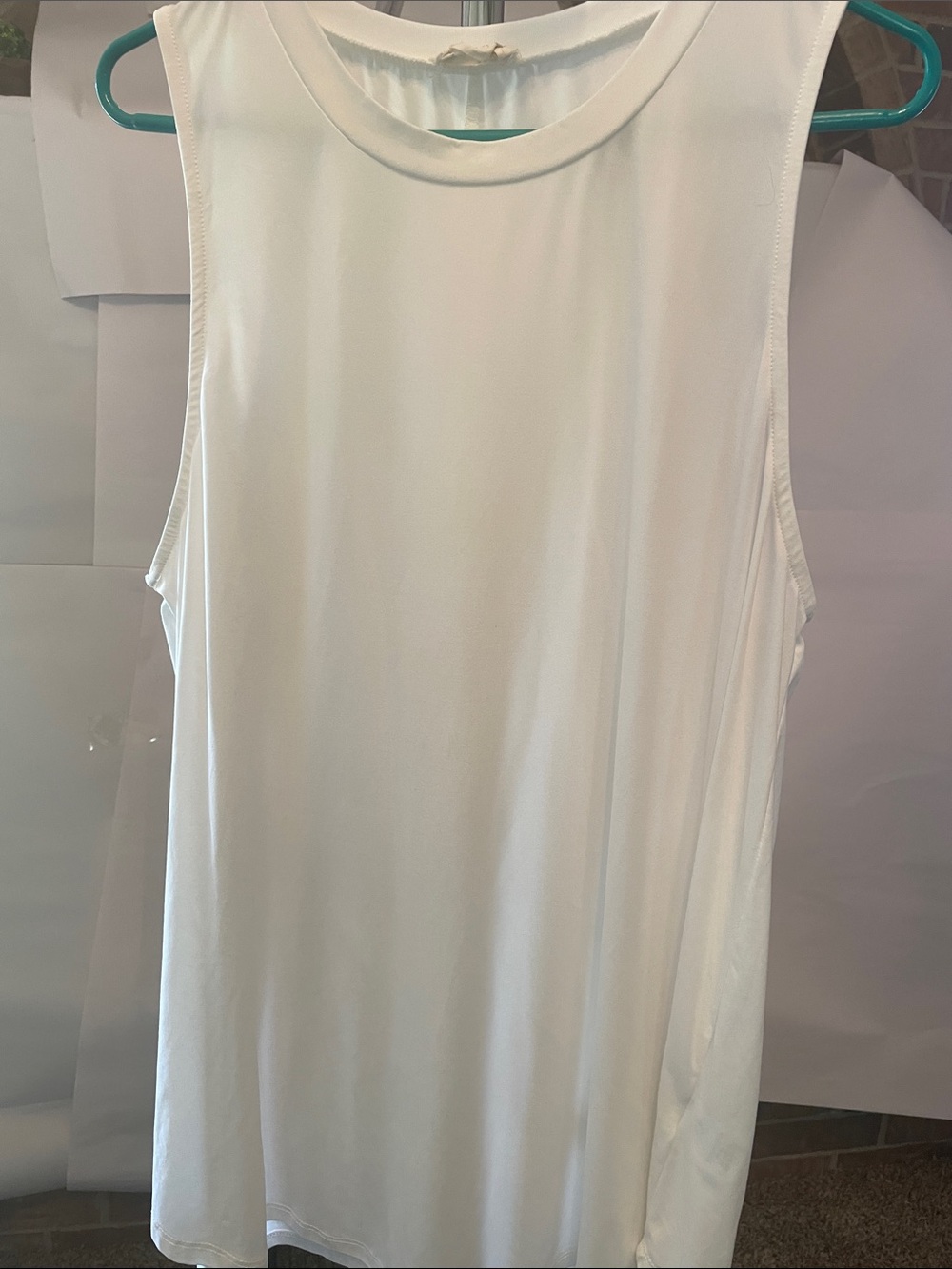 Classic Sleeveless Crewneck Tank Top - White